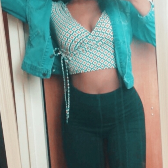 FOREVER 21 CROP TOP - Picture 2 of 2